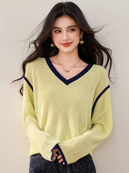 Lazy style knitted sweater for women, new style for spring and autumn, V-neck design, unique contrast color, very beautiful, loose Chanel style top