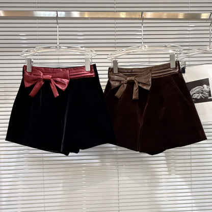 Popular online style, 2025 winter new French-style elegant 3D bow patchwork three-dimensional velvet shorts bootcut pants for women.