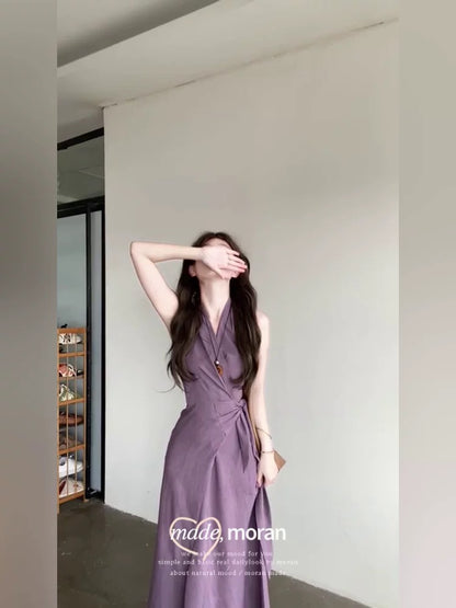 French-style mature and sophisticated purple V-neck halter neck dress, slimming and flattering, perfect for summer.