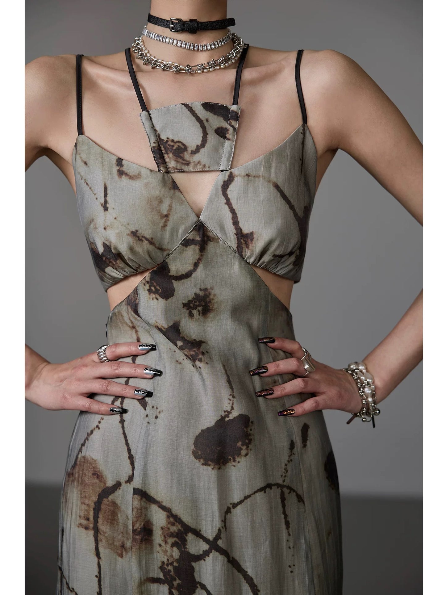 Mrs. Chen CHENTAITAI x No Illusion printed suspender dress
