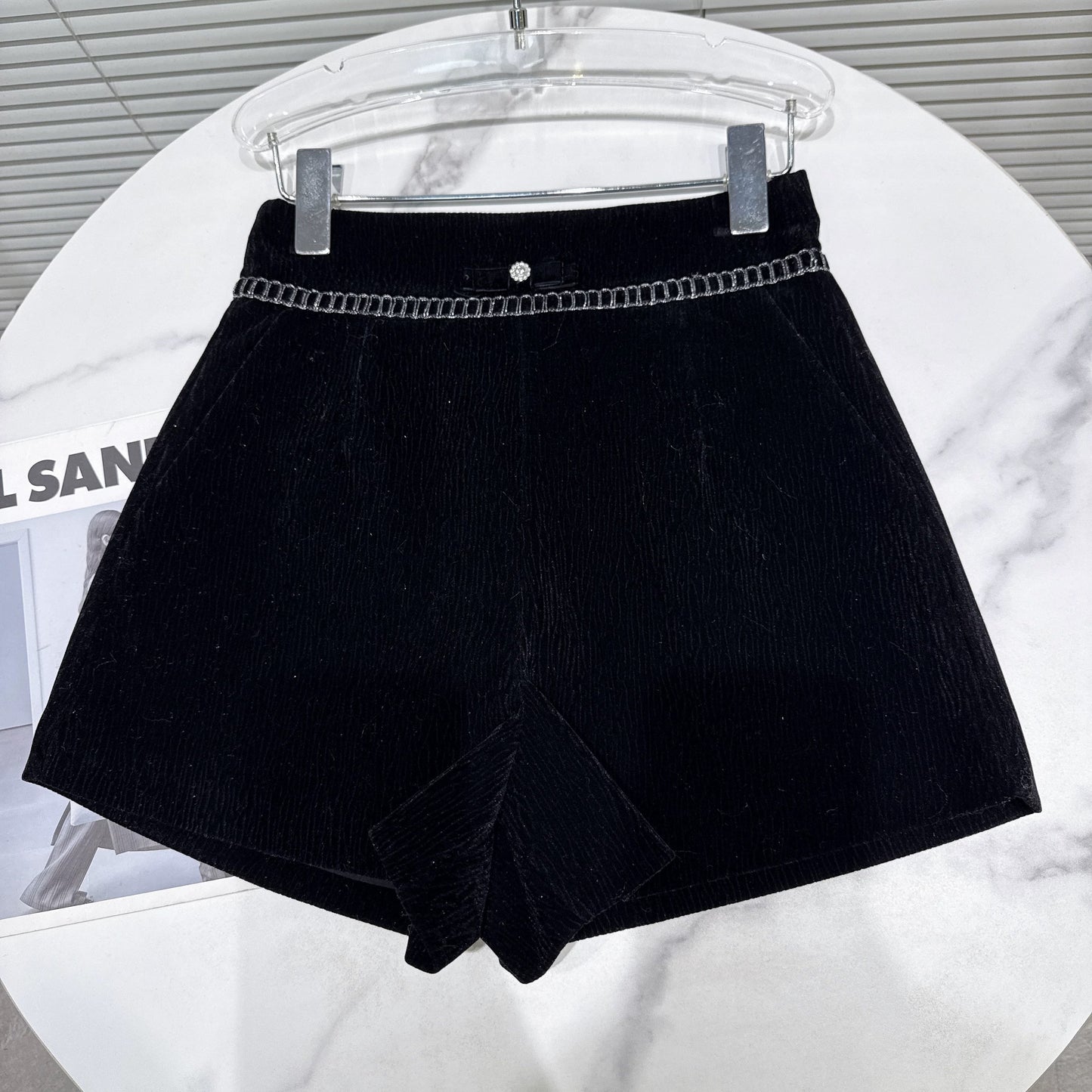 Popular online style, 2025 winter new French-style elegant high-waisted shorts/bootcut pants with pearl bow embroidery trim.
