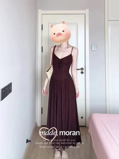 French retro-style sophisticated jacquard waist-cinching dress for summer, super beautiful and slimming spaghetti strap maxi dress.