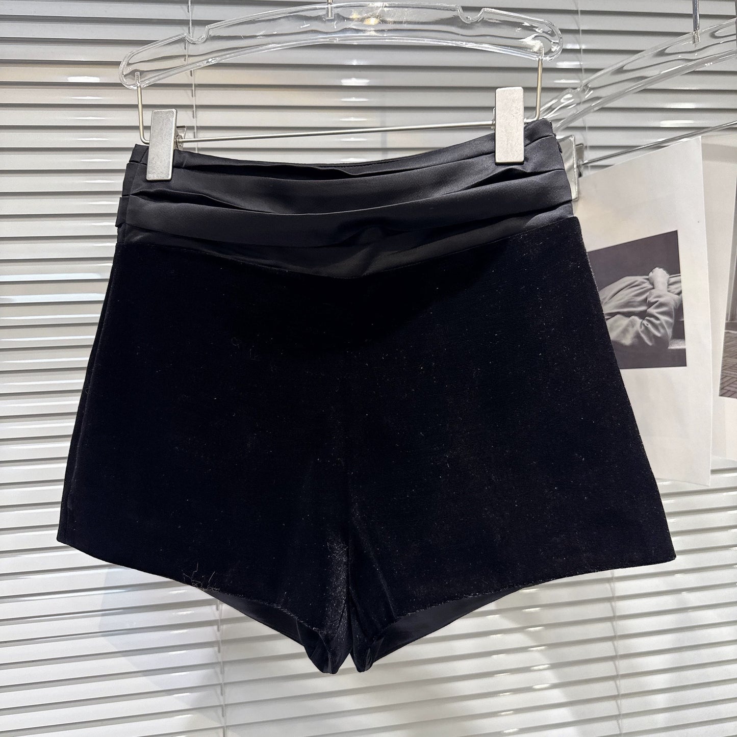 Popular online style, 2025 winter new style, hot and elegant pleated waistband spliced design, three-quarter velvet shorts/bootcut pants