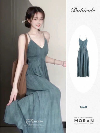New Chinese style, cool and elegant halter-neck dress, slimming and sophisticated, perfect for summer. Retro Chinese style, waist-cinching, V-neck long dress.