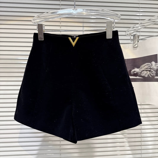 Popular online style, 2025 winter new French elegance V-shaped metal buckle velvet high-waisted shorts/bootcut pants for women.