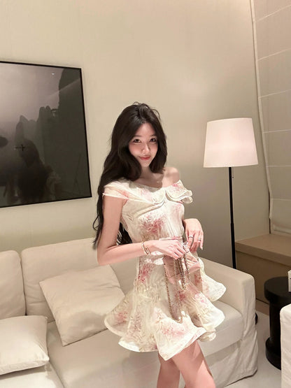 Shi Weiliang [In Stock] Misty Luxury Fishbone Ruffled Floral Dress Off-Shoulder Resort Dress