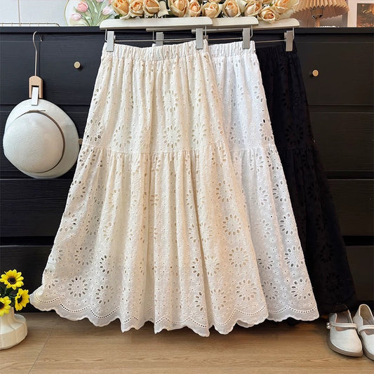 French-style heavy embroidered hollowed-out crochet lace midi skirt for women, spring 2026, high-waisted A-line pleated full skirt.