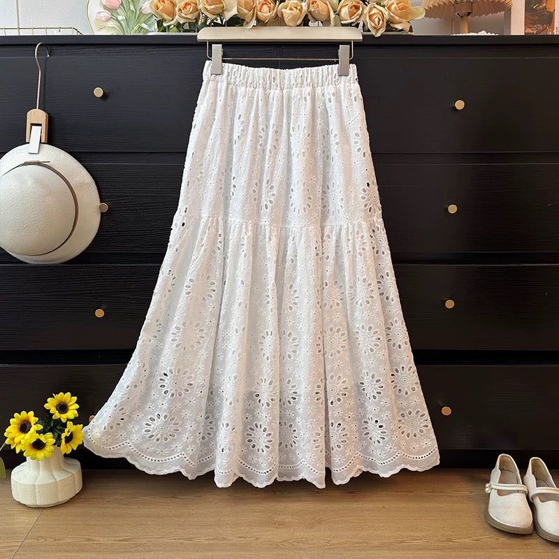 French-style heavy embroidered hollowed-out crochet lace midi skirt for women, spring 2026, high-waisted A-line pleated full skirt.