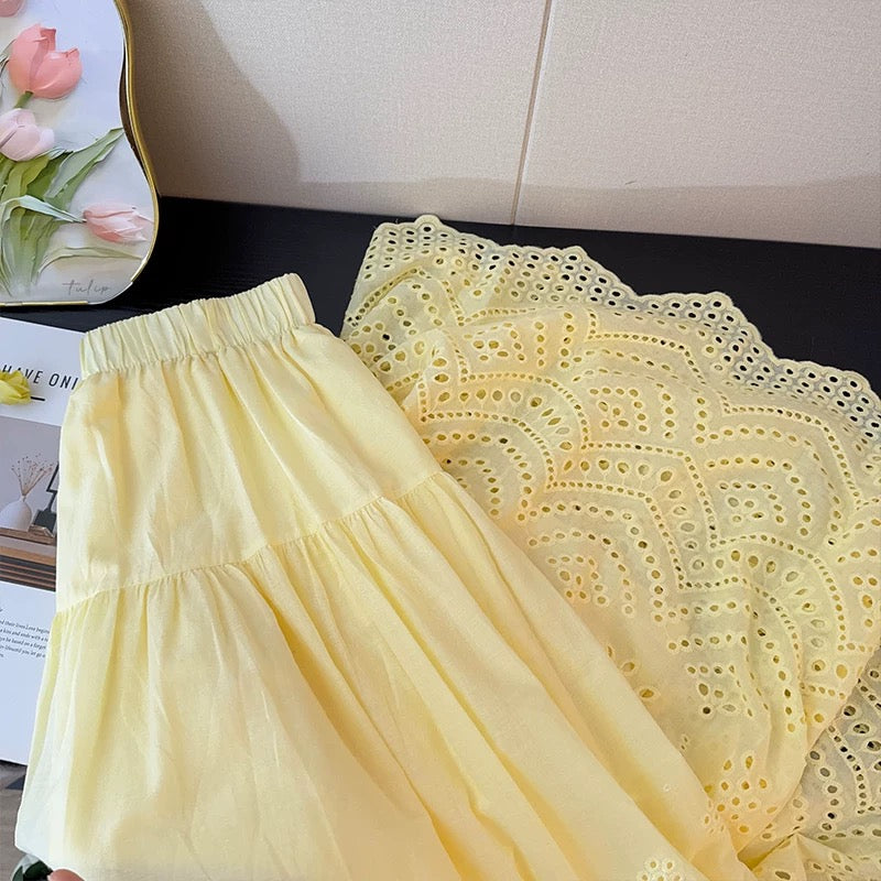 French-style sweet and youthful hollowed-out lace crochet midi skirt for women, summer 2025, high-waisted, pleated, loose-fitting, wide-skirted umbrella skirt.