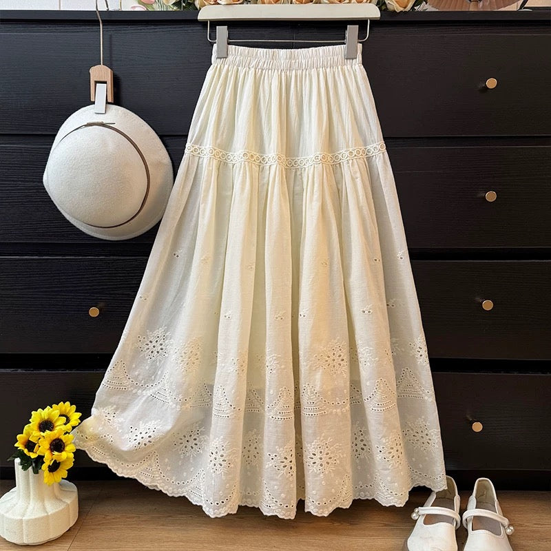 Gentle and elegant hollowed-out crocheted embroidered midi skirt, new winter style for 2025, youthful, high-waisted, pleated, loose-fitting, A-line skirt.