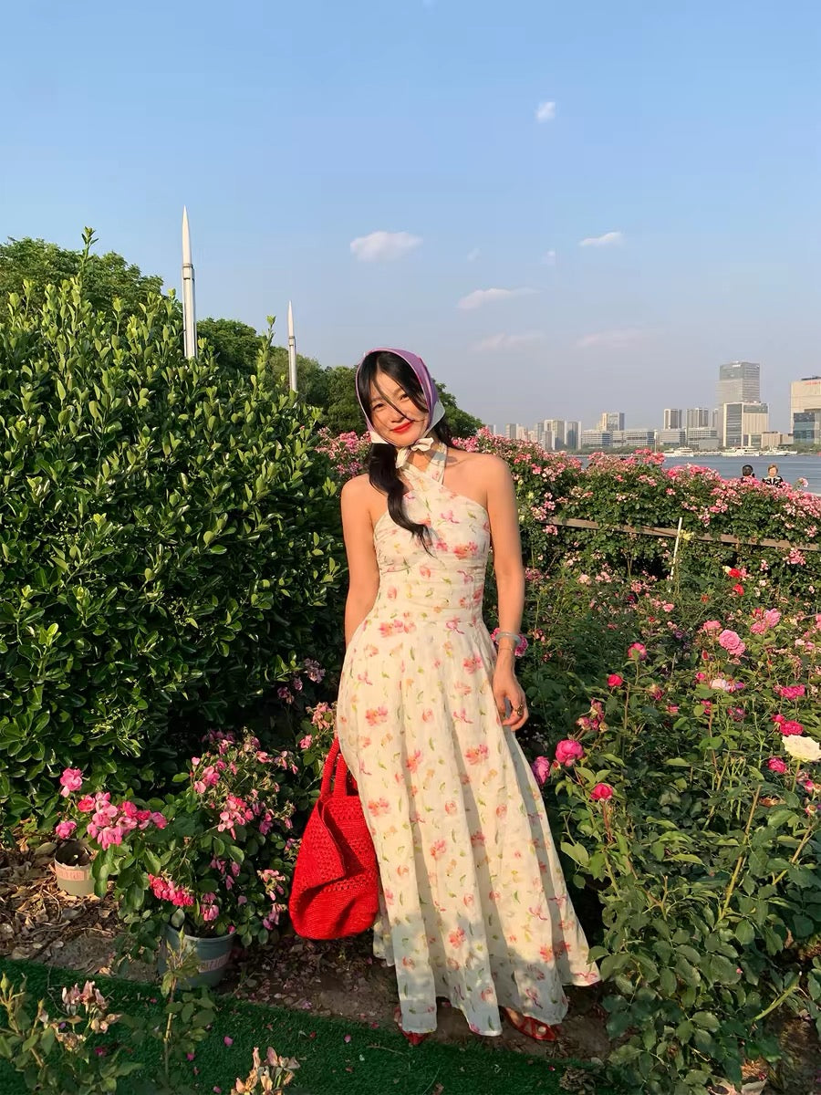 A particularly beautiful, fitted waist dress, 2025 new style, ramie sleeveless backless floral print dress for women.