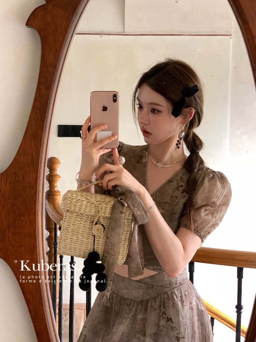 KUBERAS [Butterfly Flower] French retro butterfly flower V-neck short-sleeved top + high-waisted long skirt, 2 colors included
