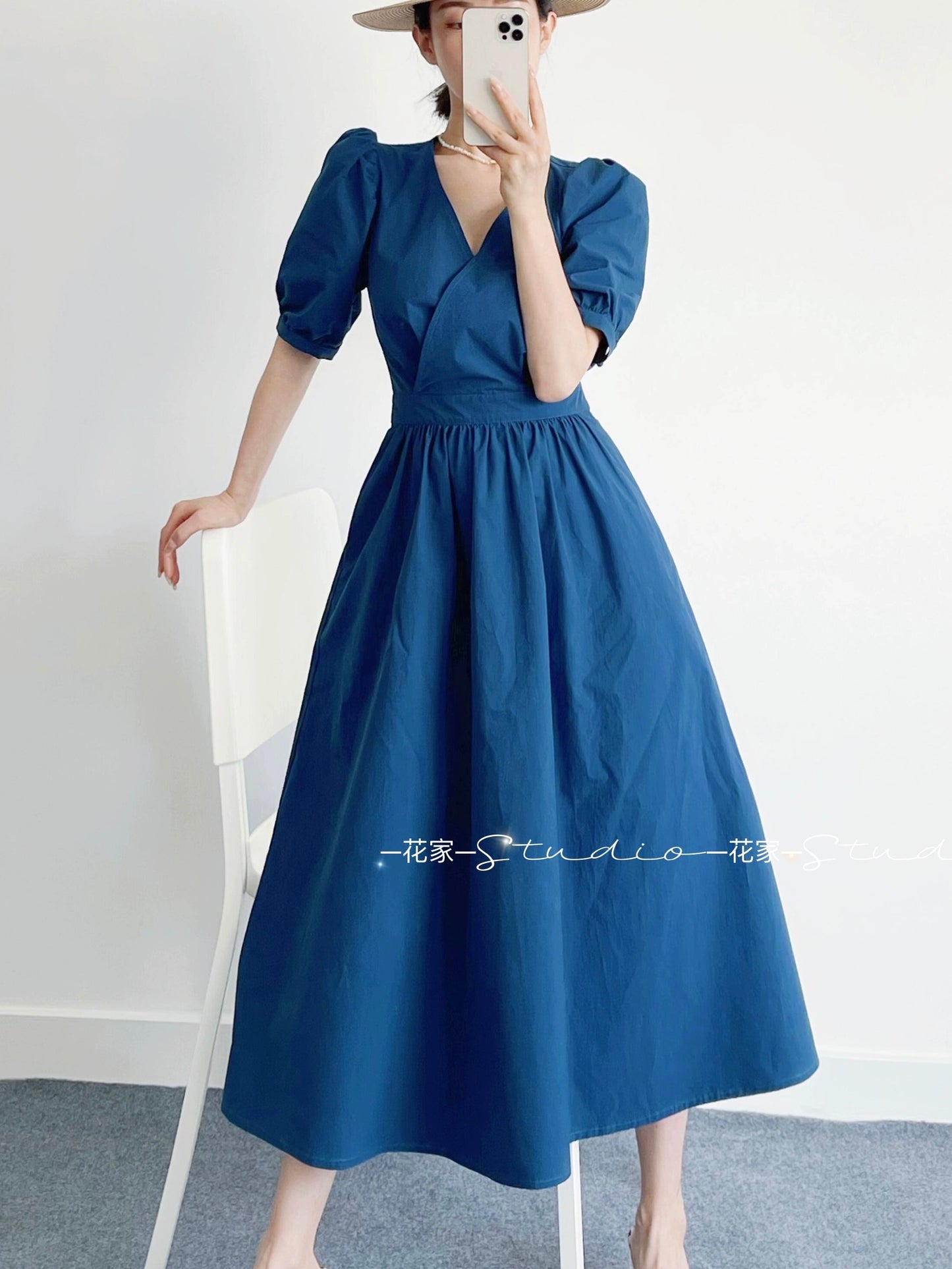 Huajia studio new 2024 summer commuting V-neck high waist peacock blue solid color pullover backless short-sleeved long skirt