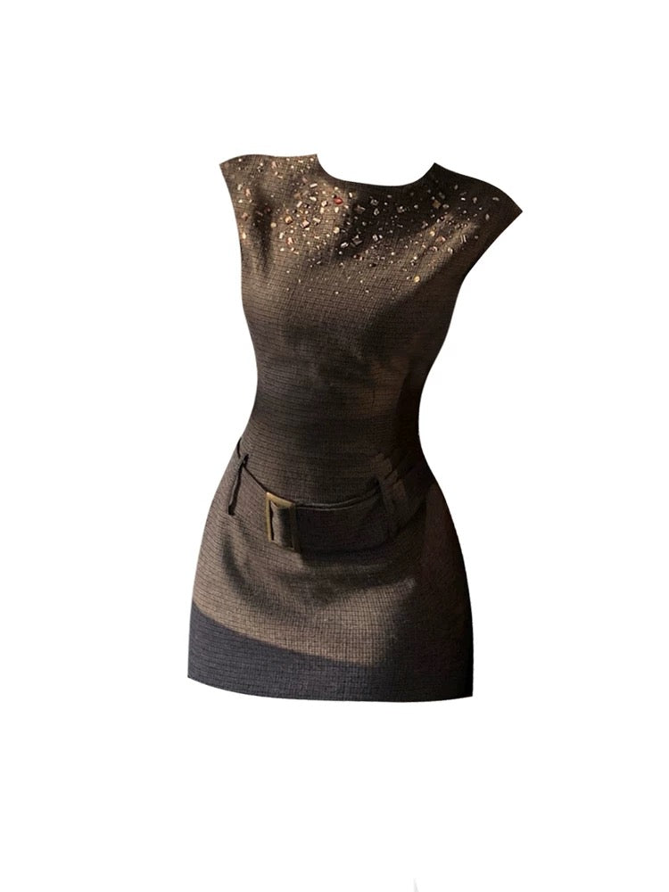 GAOSITONG miu series heavy-duty rhinestone dress for women, early autumn 2025, elegant plaid waist-cinching bodycon skirt.