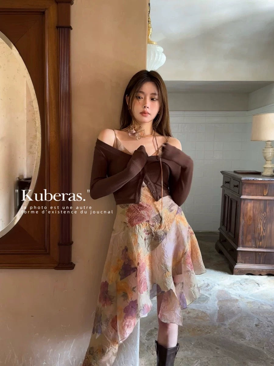 KUBERAS [Flowers] Retro and fashionable long V-neck puff sleeves + short suspender irregular dress