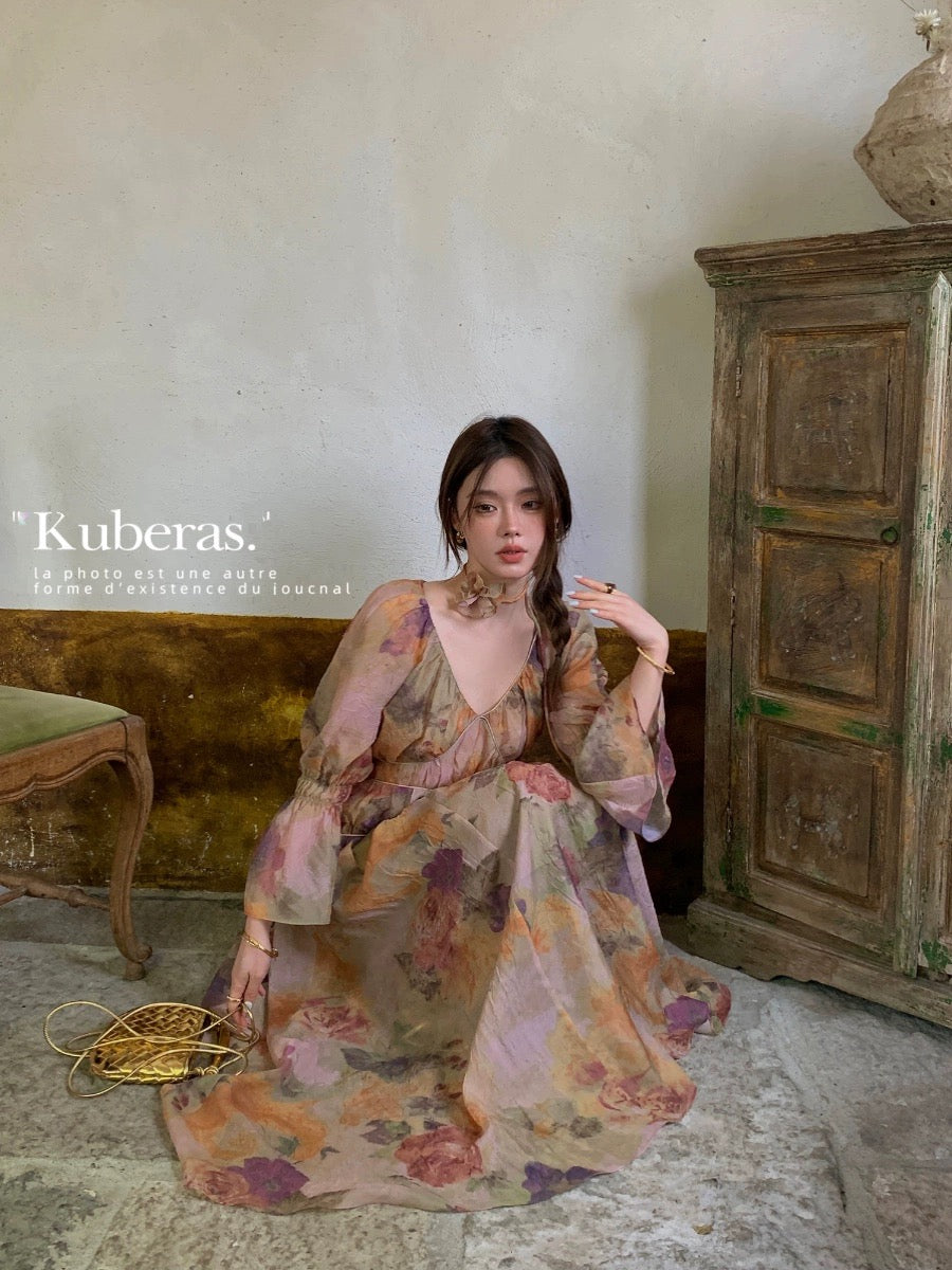 KUBERAS [Flowers] Retro and fashionable long V-neck puff sleeves + short suspender irregular dress