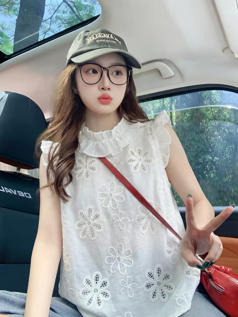 White embroidered short-sleeved shirt with flutter sleeves for women, summer 2026 new style, unique, youthful, slimming top/blouse.