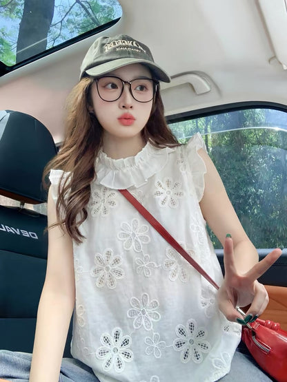 White embroidered short-sleeved shirt with flutter sleeves for women, summer 2026 new style, unique, youthful, slimming top/blouse.