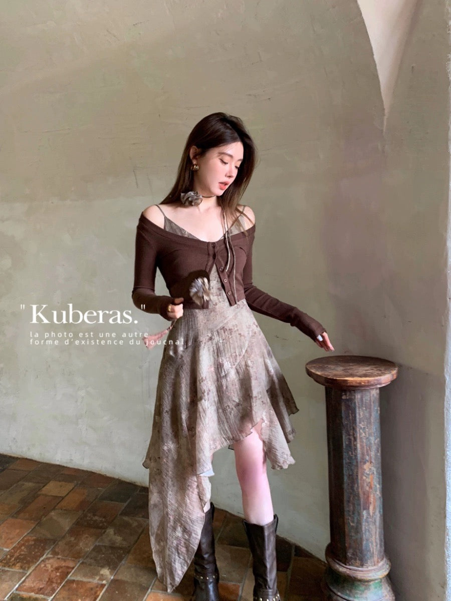 KUBERAS [Liudie] Retro and fashionable long V-neck puff sleeves + short suspender irregular dress