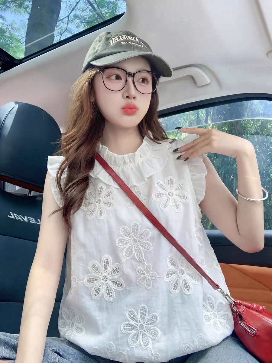 White embroidered short-sleeved shirt with flutter sleeves for women, summer 2026 new style, unique, youthful, slimming top/blouse.