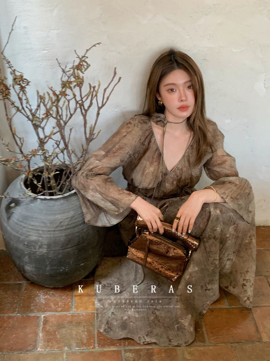 KUBERAS [Liudie] Retro and fashionable long V-neck puff sleeves + short suspender irregular dress