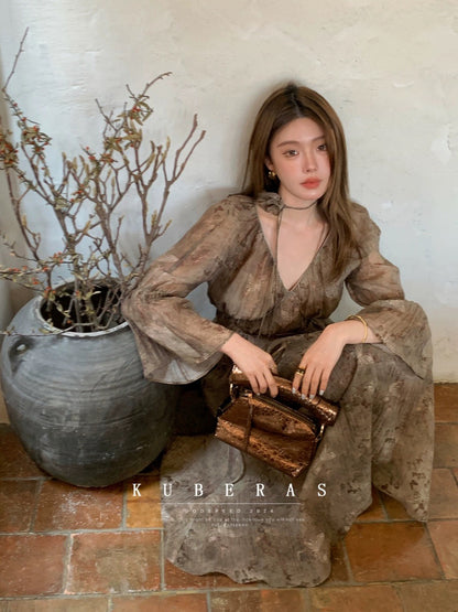 KUBERAS [Liudie] Retro and fashionable long V-neck puff sleeves + short suspender irregular dress