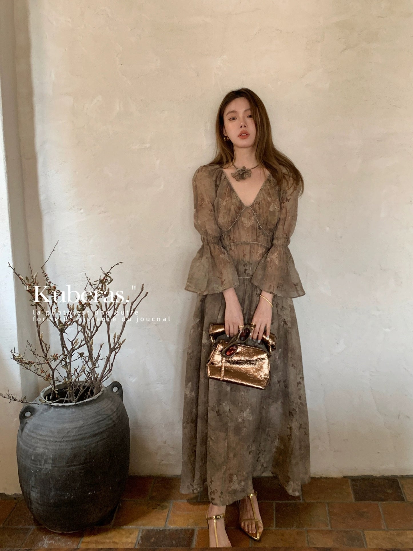 KUBERAS [Liudie] Retro and fashionable long V-neck puff sleeves + short suspender irregular dress