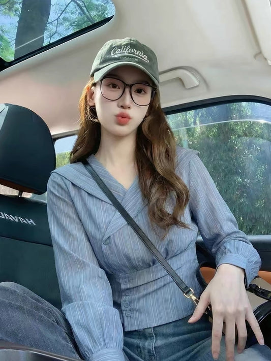 Blue structured pleated V-neck long-sleeved shirt for women, spring 2026 new style, niche design, slim fit top/jacket.