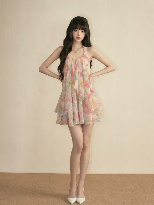French-style pink floral halter neck sundress, super cute and elegant loose-fitting short dress for summer, perfect for beach vacations.
