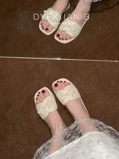 Women's summer sandals with skirts, new 2024 style, new Chinese fairy style, easy-to-wear flat flip-flops.