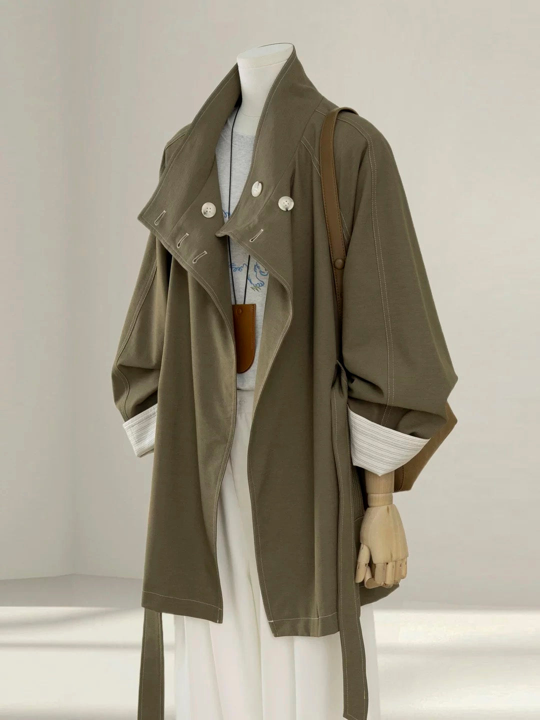A very nice stand collar trench coat for women with a petite design, 2025 autumn Korean style mid-length coat for age reduction