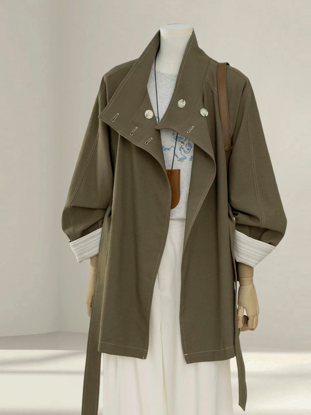 A very nice stand collar trench coat for women with a petite design, 2025 autumn Korean style mid-length coat for age reduction