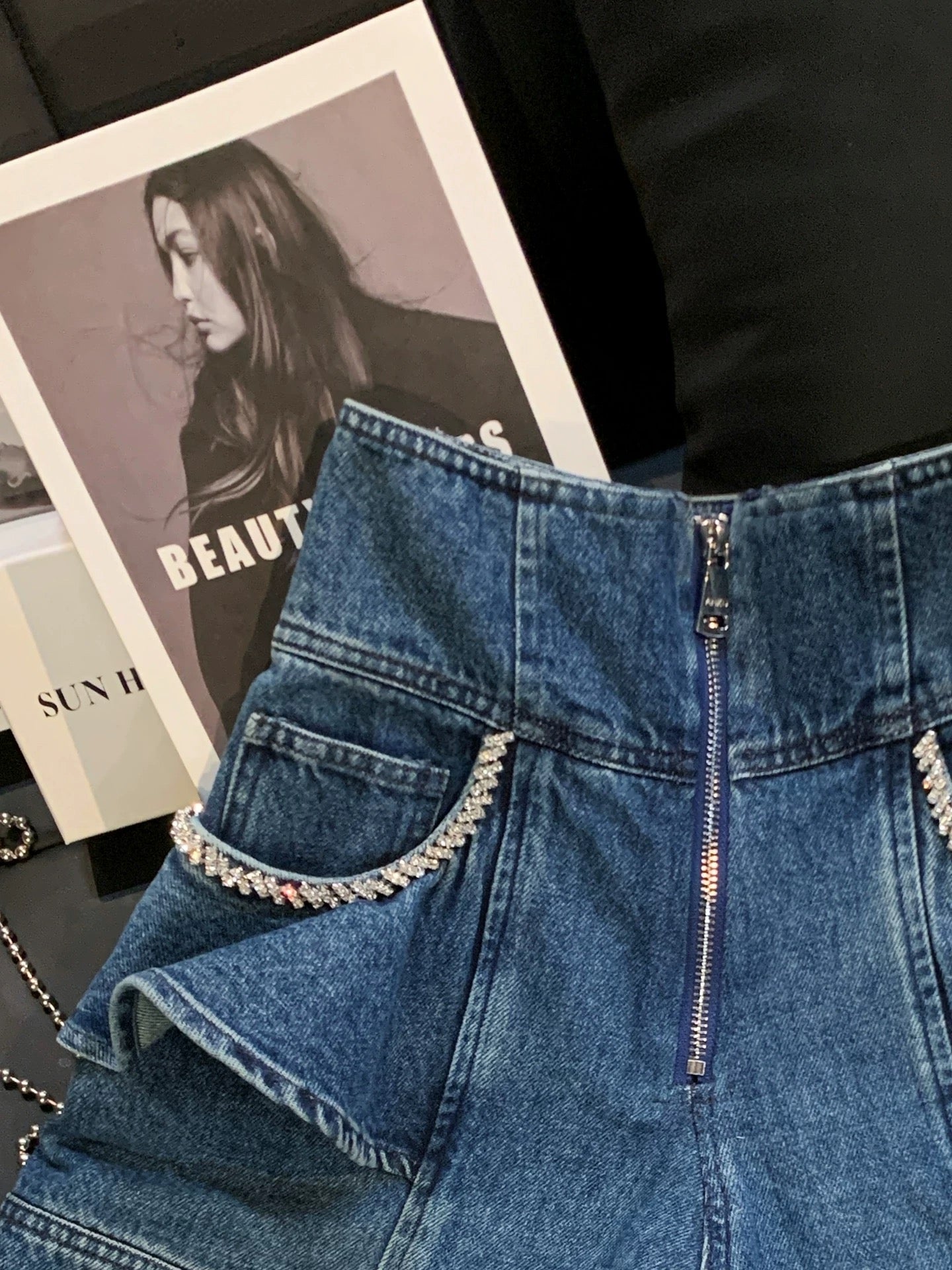 ZHOUYI/Monday: Women's Blue Zipper Rhinestone Chain High-Waisted Denim Shorts, 2026 Summer New Arrival