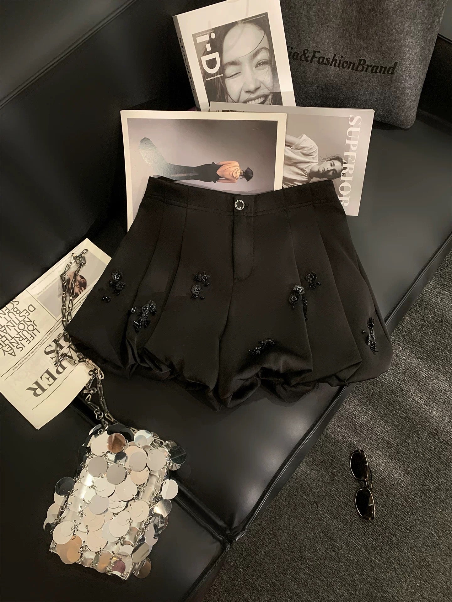 ZHOUYI/Monday French-style pleated shorts for women, versatile and elegant, with 3D decorative tulip design.