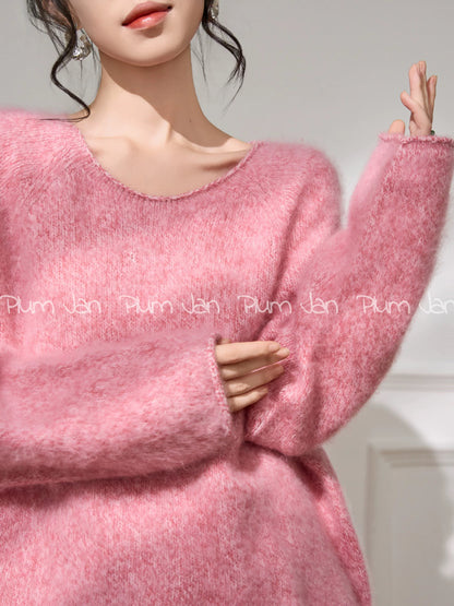 Plum Jan's Korean-style design top, a soft and gentle pink loose-fitting knit sweater perfect for winter.