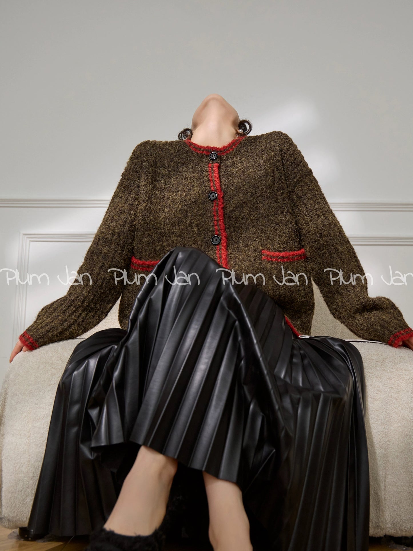Plum Jan/American Retro Color Block Round Neck Knit Cardigan for Women, Autumn/Winter 2025, Lazy Style, Soft and Cozy Sweater Jacket