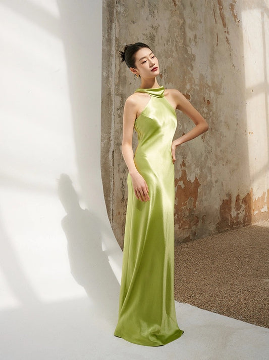 The official halter neck ribbon evening dress with personality niche parrot green seaside holiday party dress
