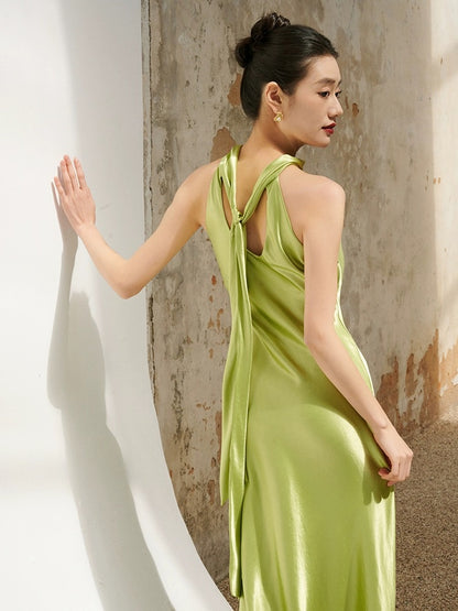 The official halter neck ribbon evening dress with personality niche parrot green seaside holiday party dress