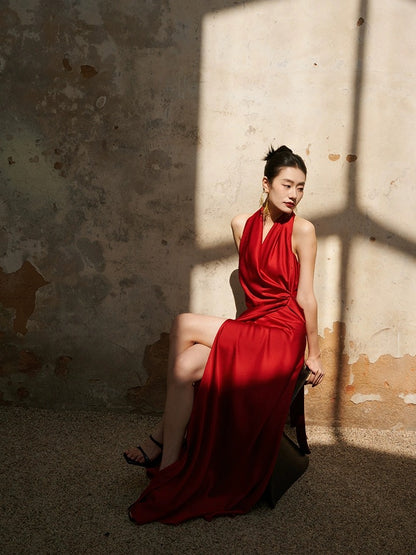 The official halter neck evening dress, red toast dress, backless strap design, wedding annual meeting host, looks taller