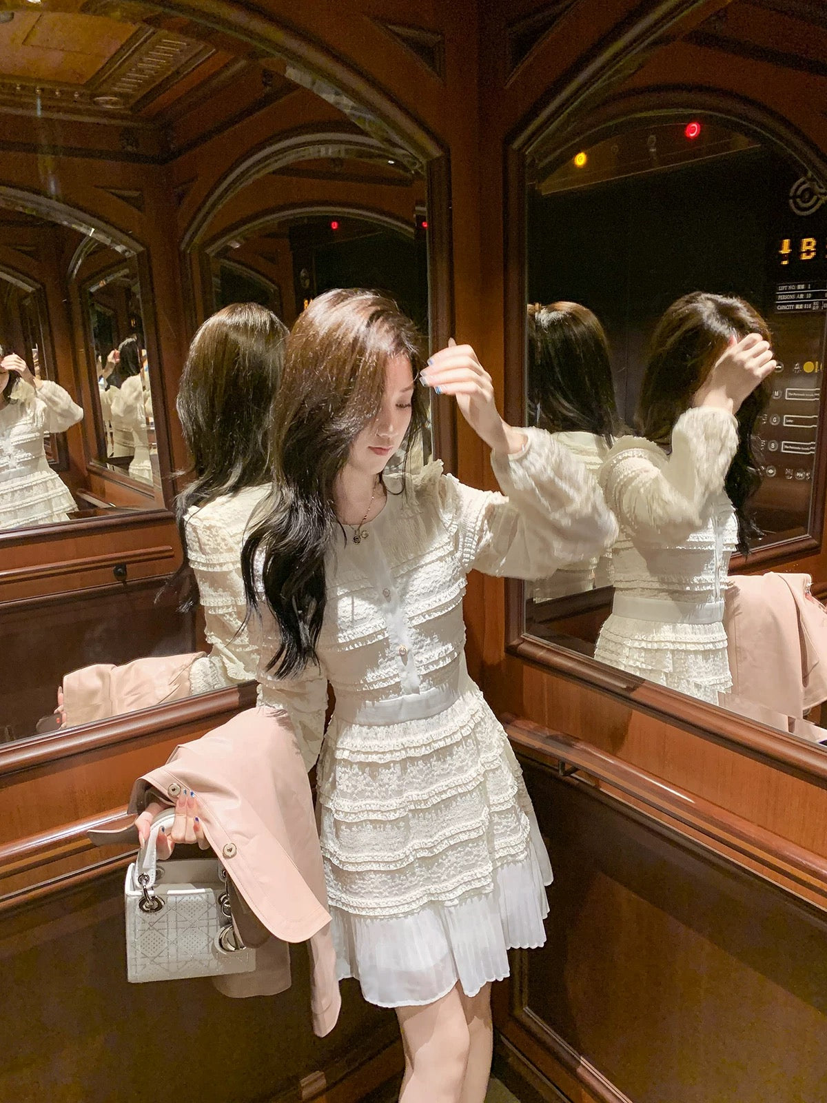 Fish Rabbit's Rabbit French White Lace Splicing Dress Women's Spring and Autumn New Design Cake Skirt