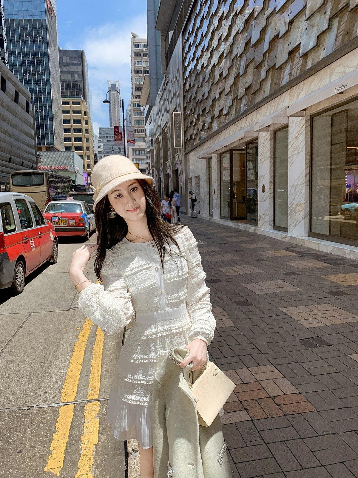 Fish Rabbit's Rabbit French White Lace Splicing Dress Women's Spring and Autumn New Design Cake Skirt
