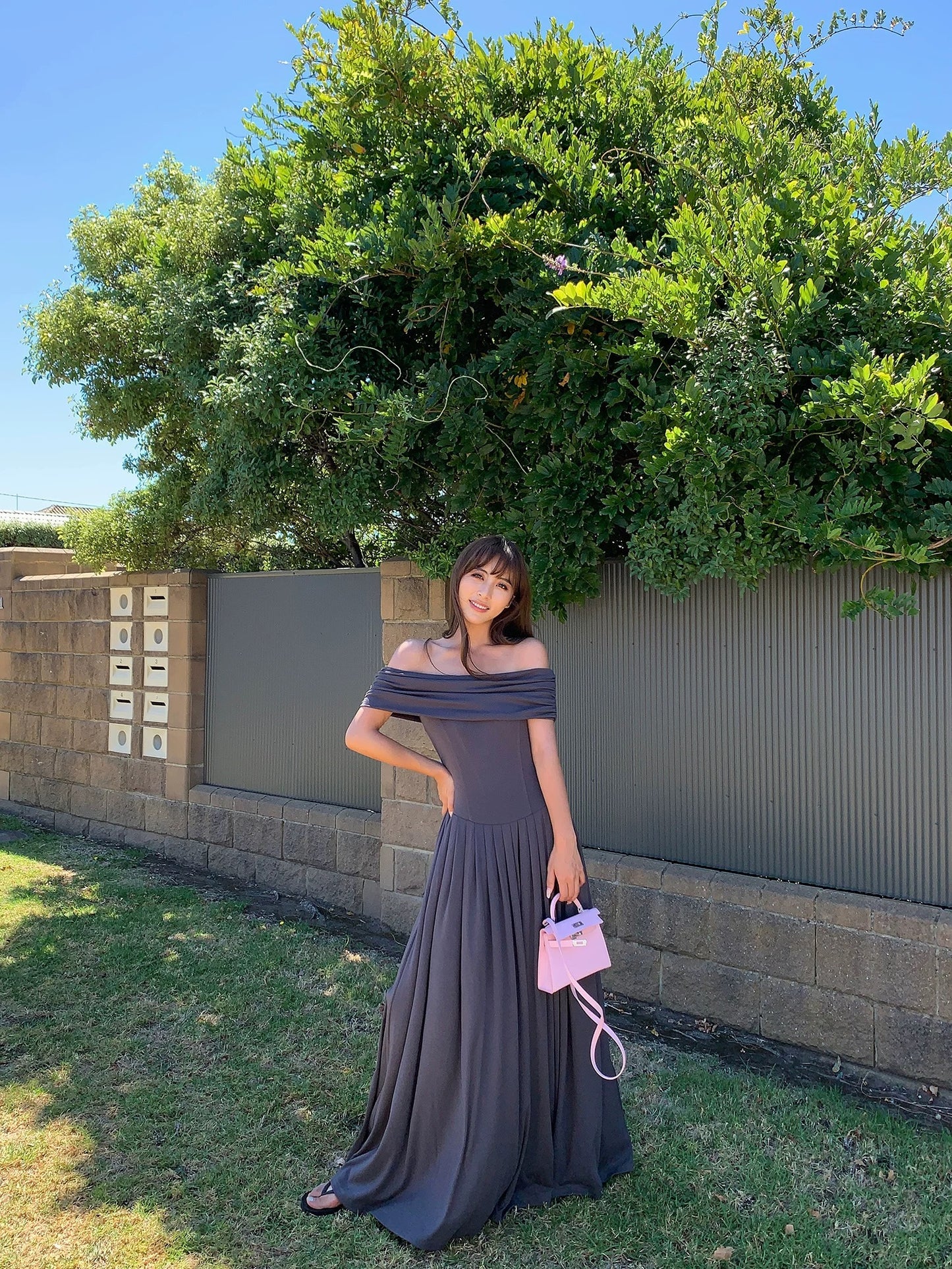 NEVA HU French one-shoulder knitted dress for women, high-end temperament, waist-length pleated skirt, off-shoulder long skirt