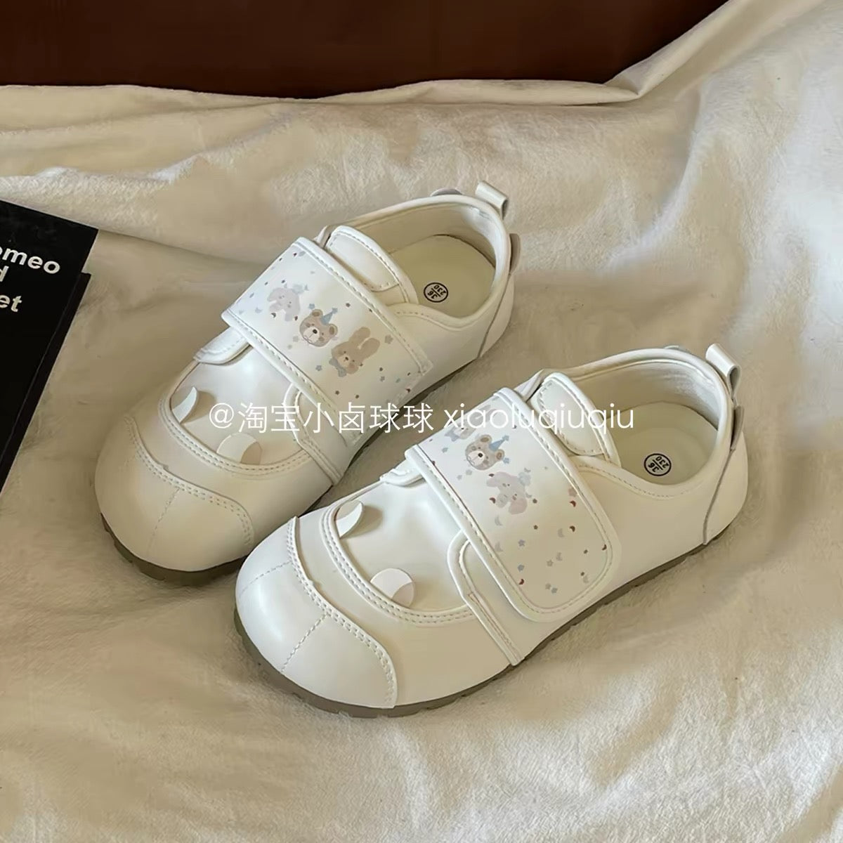 "Little Braised Ball" Velcro Sneakers (2026 New Model): Platform white sneakers designed to add height—ideal for petite women.
