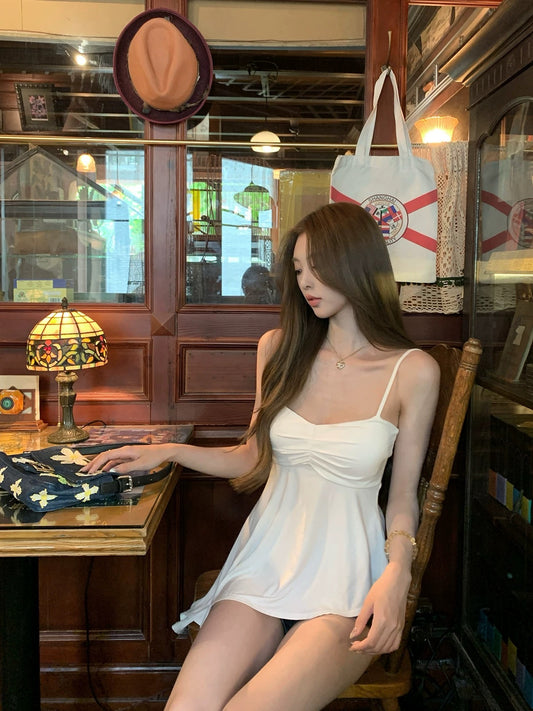 Miss titi [Tears of the Times] Camisole vest for women in summer with pure design and white top with chest pad