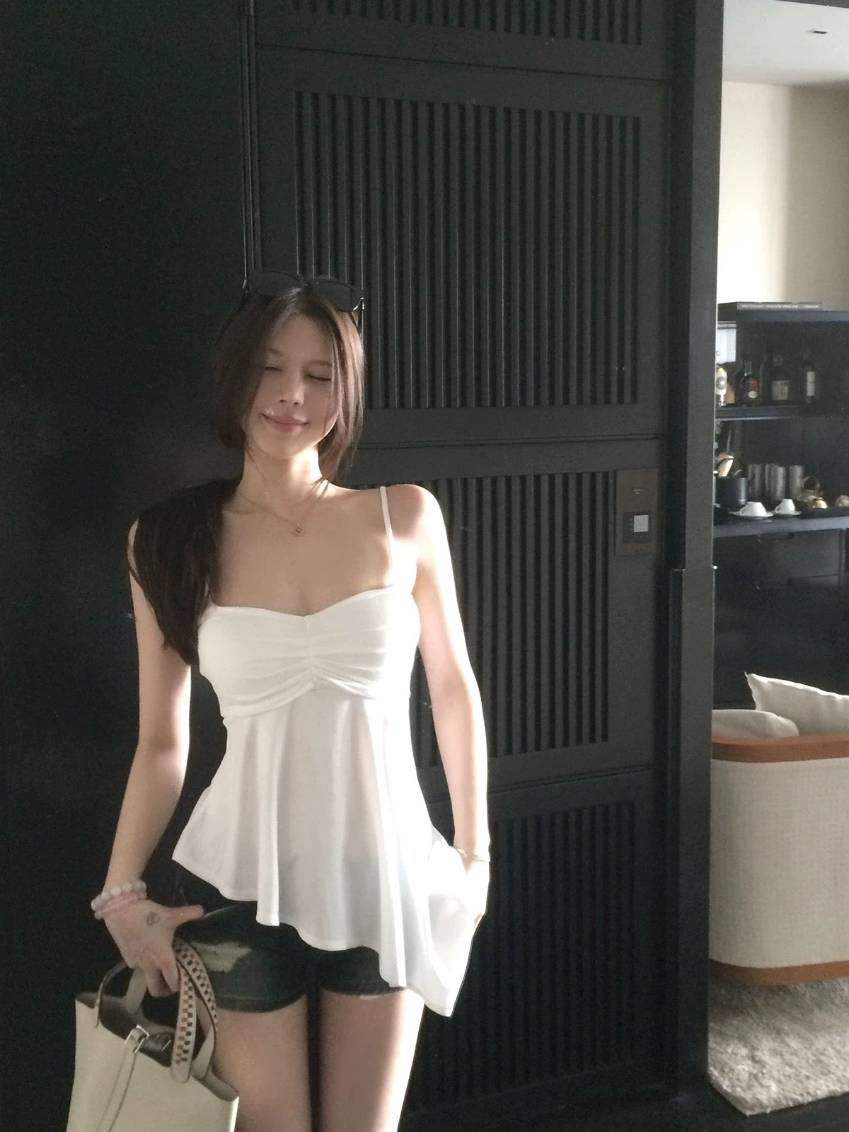 Miss titi [Tears of the Times] Camisole vest for women in summer with pure design and white top with chest pad
