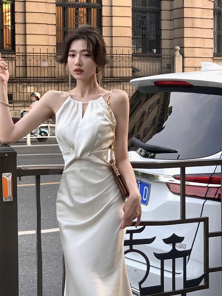 From a moment [Creator God] White halterneck suspender dress women's summer satin fishtail high-end long skirt