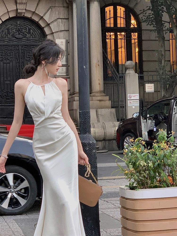 From a moment [Creator God] White halterneck suspender dress women's summer satin fishtail high-end long skirt