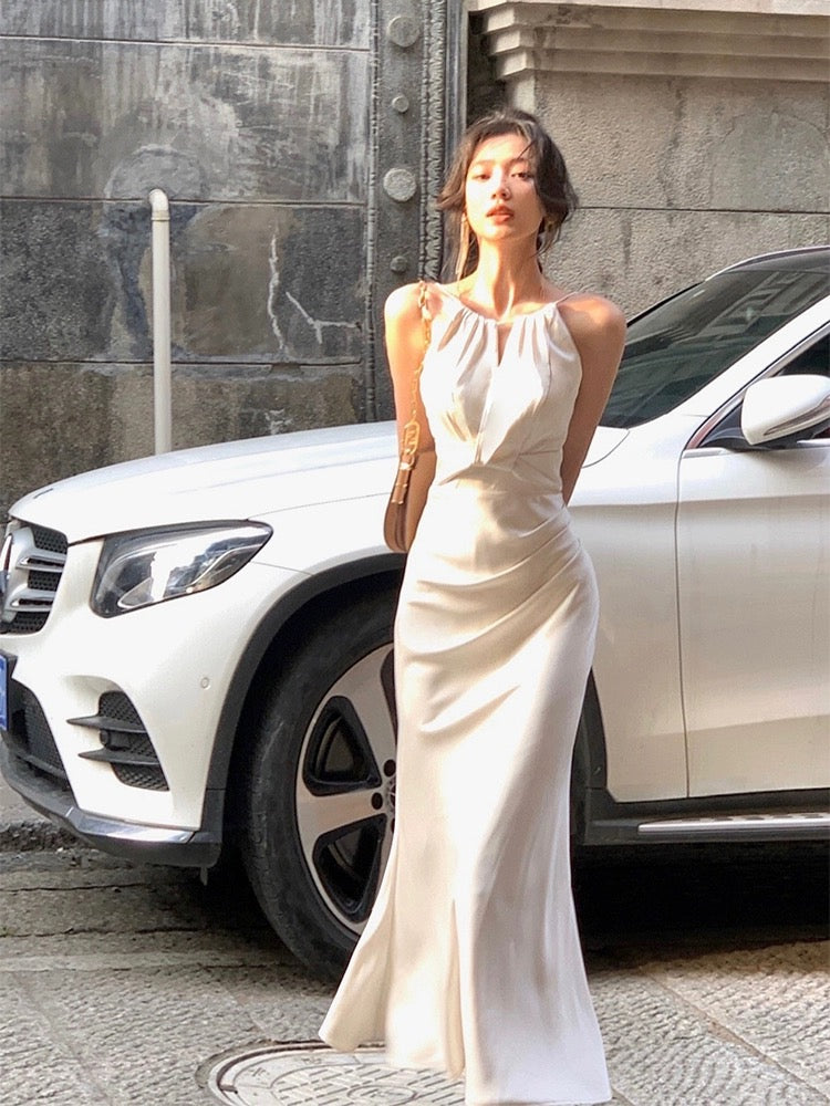 From a moment [Creator God] White halterneck suspender dress women's summer satin fishtail high-end long skirt