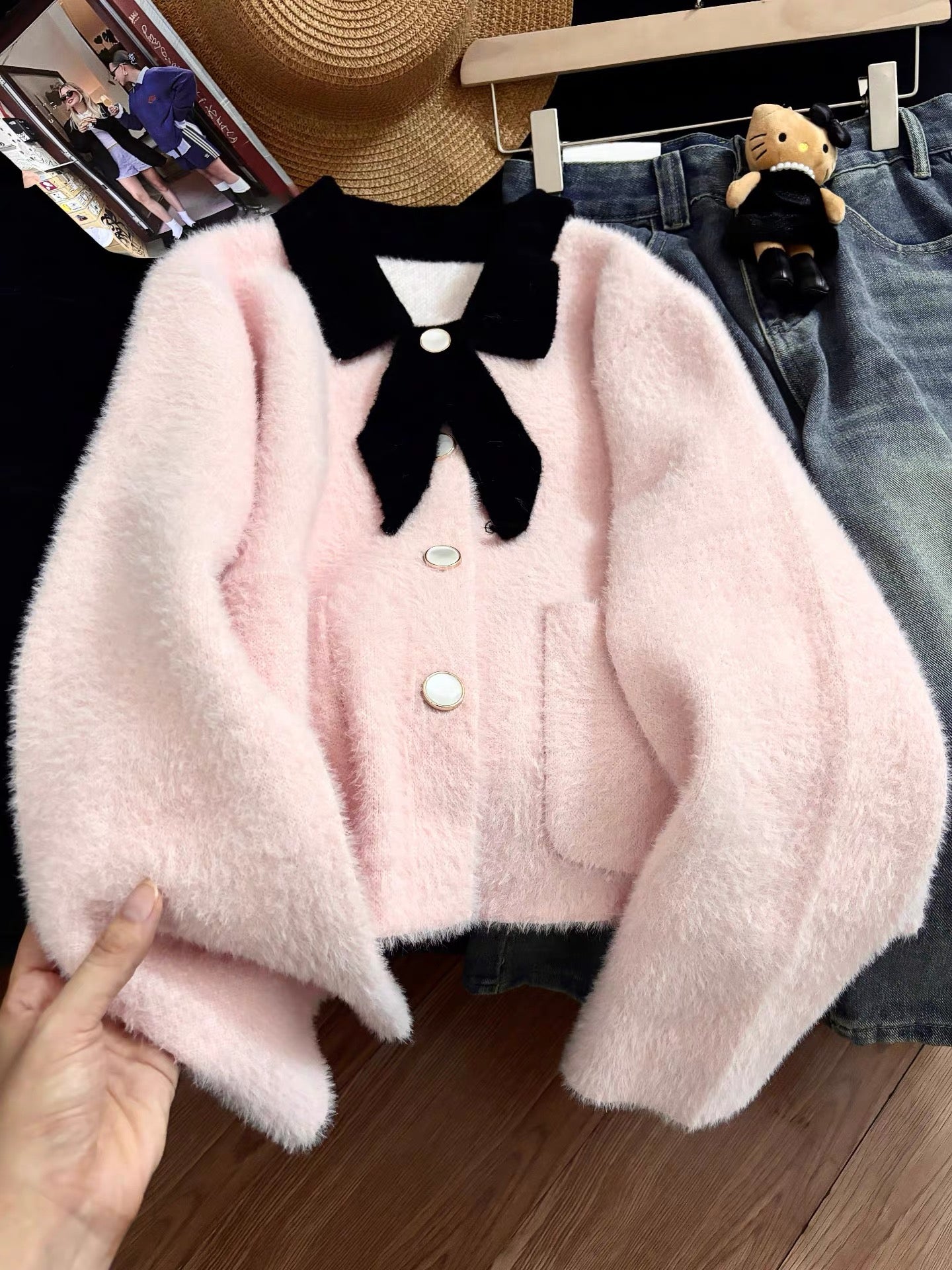 Korean style soft pink short cardigan for women, 2025 autumn and winter new style, student mink fleece knitted cardigan top