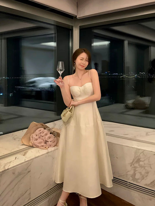 Tongse | First Encounter Skirt. Comes with pearlescent white suspender dress. Slim, high-waisted and high-end skirt. Long skirt.